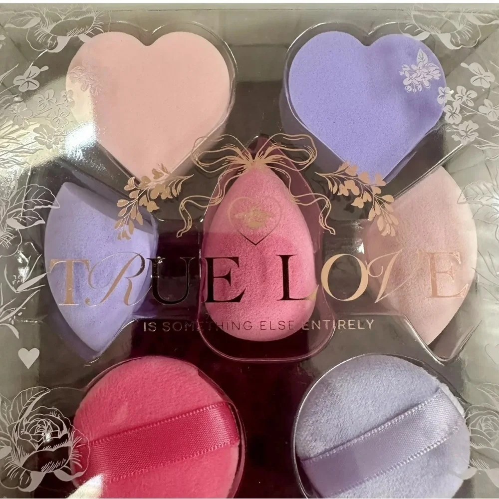 2 Bridgerton Heart-Shaped Makeup Sponges Set